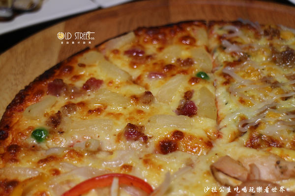 老街義式廚房:三重吃到飽『老街義式廚房』義大利麵/披薩/炸雞/天台廣場/捷運台北橋站