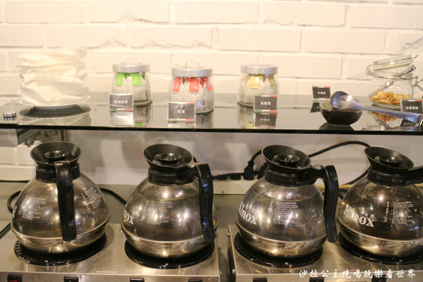 老街義式廚房:三重吃到飽『老街義式廚房』義大利麵/披薩/炸雞/天台廣場/捷運台北橋站