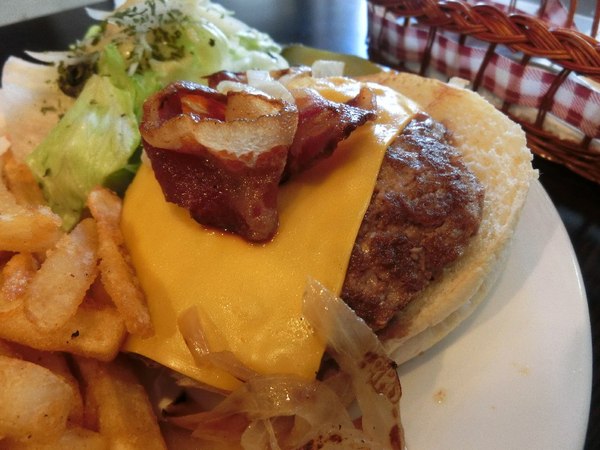 Focus Kitchen：《台北》Focus Kitchen 肯恩廚房│牽絲招牌蛋捲&爆漿熱熔岩布朗尼@東門站