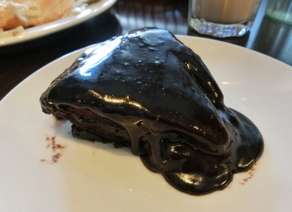 Focus Kitchen：《台北》Focus Kitchen 肯恩廚房│牽絲招牌蛋捲&爆漿熱熔岩布朗尼@東門站