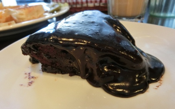 Focus Kitchen：《台北》Focus Kitchen 肯恩廚房│牽絲招牌蛋捲&爆漿熱熔岩布朗尼@東門站