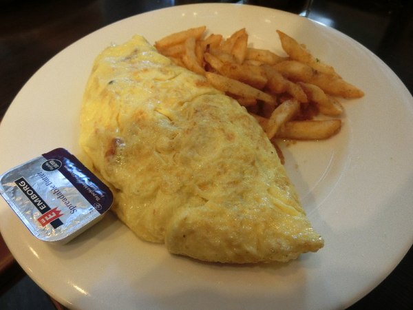 Focus Kitchen：《台北》Focus Kitchen 肯恩廚房│牽絲招牌蛋捲&爆漿熱熔岩布朗尼@東門站