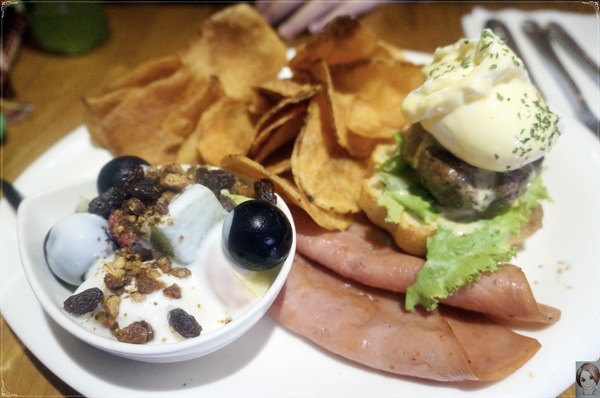 Second Floor Caf'e貳樓餐館(微風台北車站店)：台北 北車 Second Floor Caf'e貳樓餐館~人氣店有理之好好吃早午餐