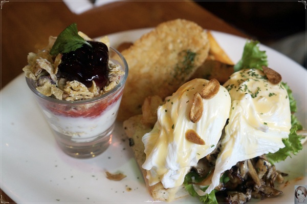 Second Floor Caf'e貳樓餐館(微風台北車站店)：台北捷運北車貳樓(二訪)~今天是頭牛之好多蔬菜早午餐