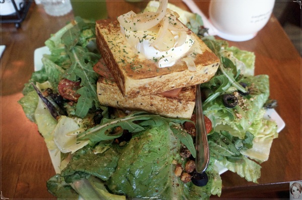 Second Floor Caf'e貳樓餐館(微風台北車站店)：台北捷運北車貳樓(二訪)~今天是頭牛之好多蔬菜早午餐