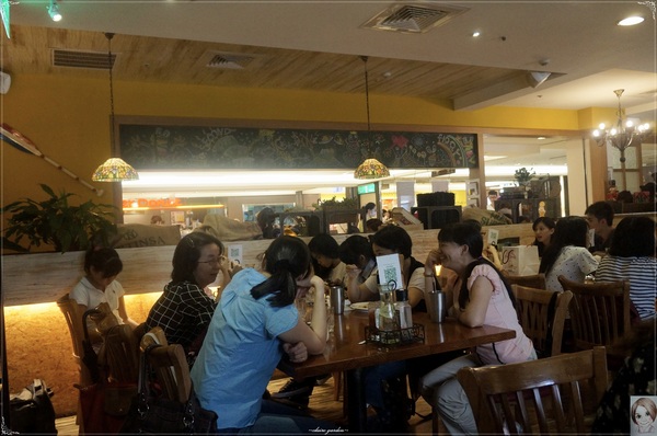 Second Floor Caf'e貳樓餐館(微風台北車站店)：台北 北車 Second Floor Caf'e貳樓餐館~人氣店有理之好好吃早午餐