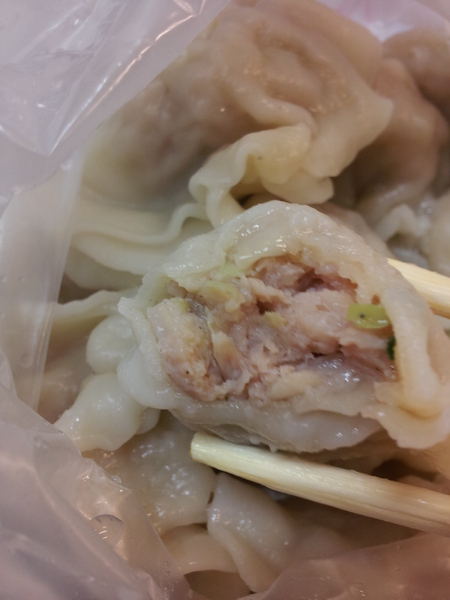 小天津手工麵館：【台中東海】小天津手工麵館－沒有什麼湯的湯包＆３元的水餃