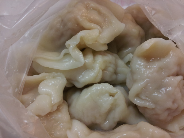 小天津手工麵館：【台中東海】小天津手工麵館－沒有什麼湯的湯包＆３元的水餃
