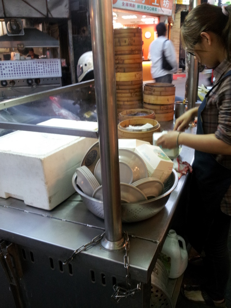 小天津手工麵館：【台中東海】小天津手工麵館－沒有什麼湯的湯包＆３元的水餃