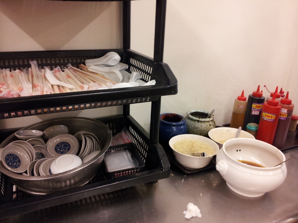 小天津手工麵館：【台中東海】小天津手工麵館－沒有什麼湯的湯包＆３元的水餃