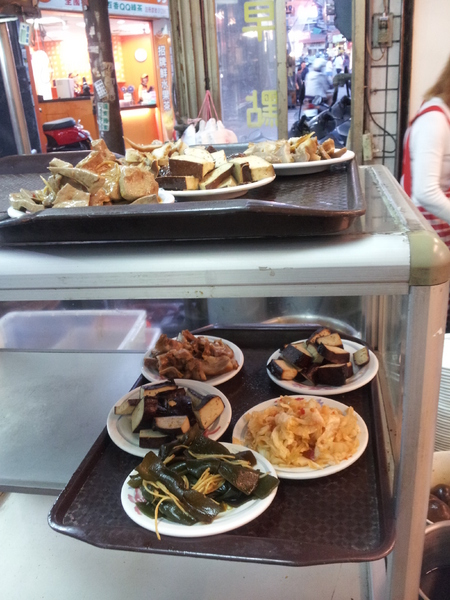 小天津手工麵館：【台中東海】小天津手工麵館－沒有什麼湯的湯包＆３元的水餃