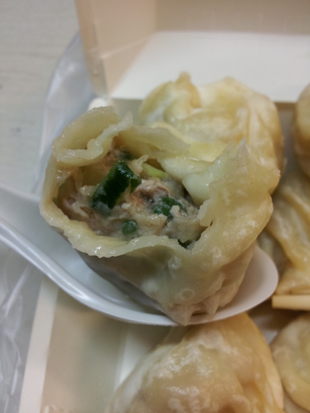 小天津手工麵館：【台中東海】小天津手工麵館－沒有什麼湯的湯包＆３元的水餃