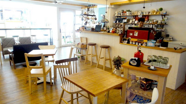 時光咖啡：【台中東海】一本書、一杯咖啡、一份悠閒！時光咖啡！