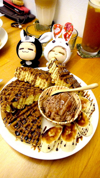 時光咖啡：【台中東海】一本書、一杯咖啡、一份悠閒！時光咖啡！