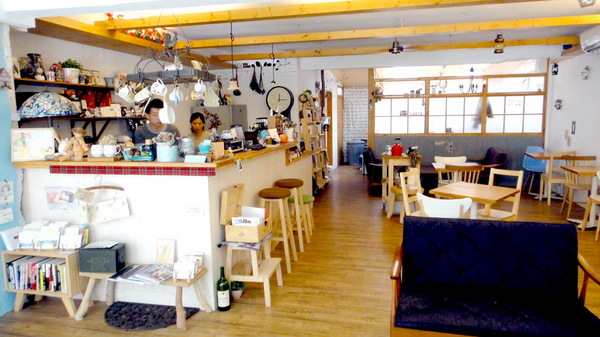 時光咖啡：【台中東海】一本書、一杯咖啡、一份悠閒！時光咖啡！