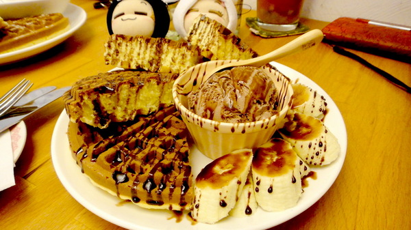 時光咖啡：【台中東海】一本書、一杯咖啡、一份悠閒！時光咖啡！