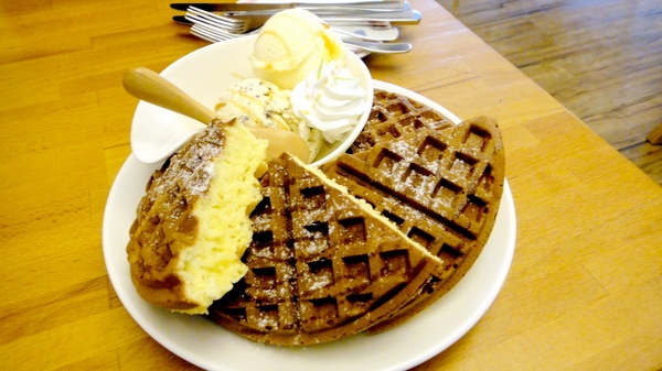 時光咖啡：【台中東海】一本書、一杯咖啡、一份悠閒！時光咖啡！