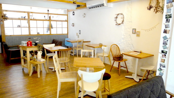 時光咖啡：【台中東海】一本書、一杯咖啡、一份悠閒！時光咖啡！