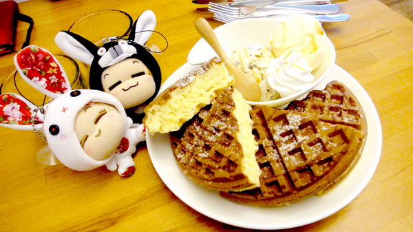 時光咖啡：【台中東海】一本書、一杯咖啡、一份悠閒！時光咖啡！