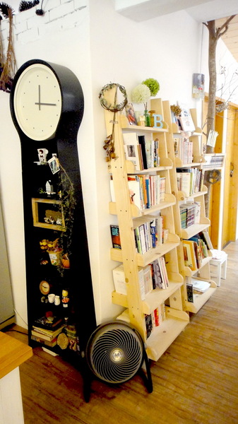 時光咖啡：【台中東海】一本書、一杯咖啡、一份悠閒！時光咖啡！