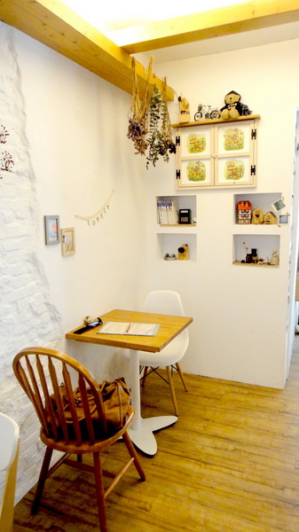 時光咖啡：【台中東海】一本書、一杯咖啡、一份悠閒！時光咖啡！