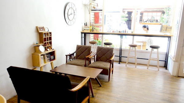 時光咖啡：【台中東海】一本書、一杯咖啡、一份悠閒！時光咖啡！