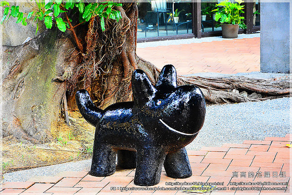 駁二藝術特區：【高雄】鹽埕區。駁二藝術特區《期間限定藍色雨滴》與 大義倉庫區隨拍