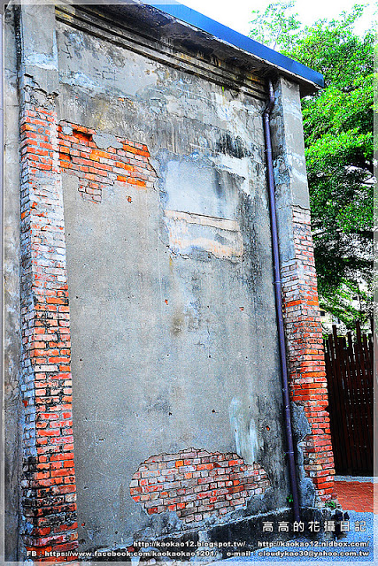 駁二藝術特區：【高雄】鹽埕區。駁二藝術特區《期間限定藍色雨滴》與 大義倉庫區隨拍