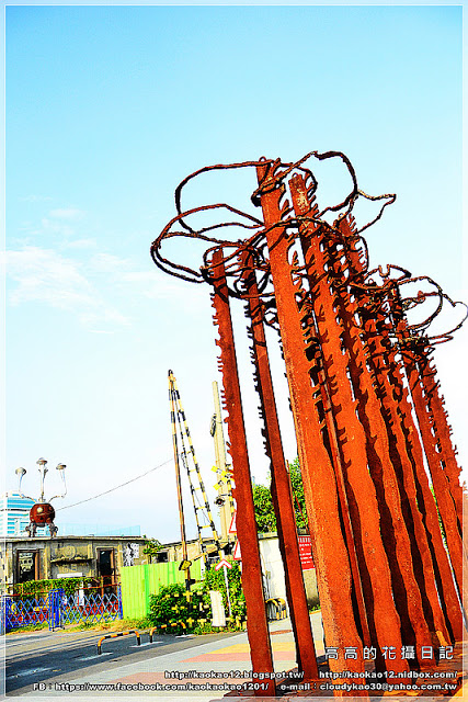 駁二藝術特區：【高雄】鹽埕區。駁二藝術特區《期間限定藍色雨滴》與 大義倉庫區隨拍