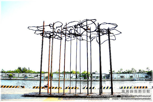 駁二藝術特區：【高雄】鹽埕區。駁二藝術特區《期間限定藍色雨滴》與 大義倉庫區隨拍