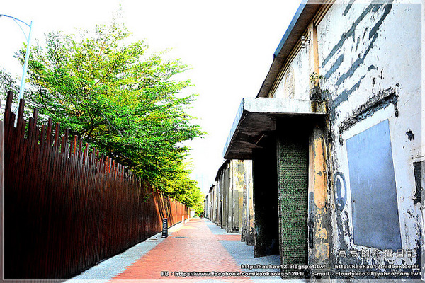 駁二藝術特區：【高雄】鹽埕區。駁二藝術特區《期間限定藍色雨滴》與 大義倉庫區隨拍