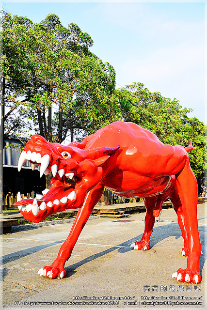 駁二藝術特區：【高雄】鹽埕區。駁二藝術特區《期間限定藍色雨滴》與 大義倉庫區隨拍