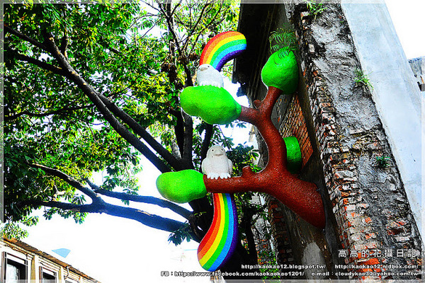 駁二藝術特區：【高雄】鹽埕區。駁二藝術特區《期間限定藍色雨滴》與 大義倉庫區隨拍