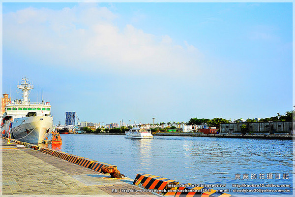 駁二藝術特區：【高雄】鹽埕區。駁二藝術特區《期間限定藍色雨滴》與 大義倉庫區隨拍