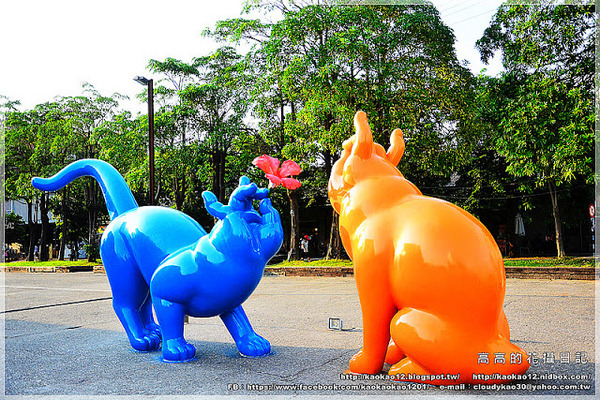 駁二藝術特區：【高雄】鹽埕區。駁二藝術特區《期間限定藍色雨滴》與 大義倉庫區隨拍