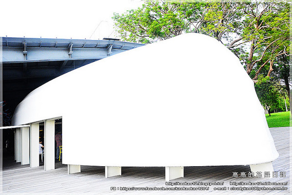 高雄駁二藝術特區：【高雄】鹽埕區。駁二藝術特區《南方噴泉－駁二駐村藝術家闕巧涵戶外裝置展》