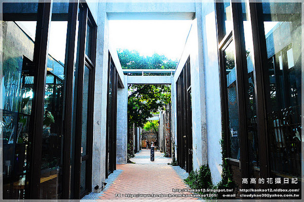 駁二藝術特區：【高雄】鹽埕區。駁二藝術特區《期間限定藍色雨滴》與 大義倉庫區隨拍