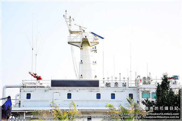 駁二藝術特區：【高雄】鹽埕區。駁二藝術特區《期間限定藍色雨滴》與 大義倉庫區隨拍