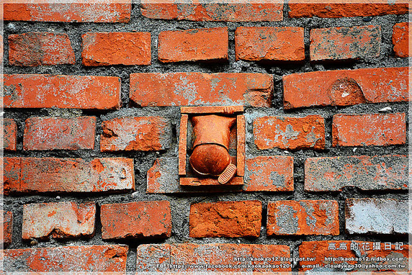 駁二藝術特區：【高雄】鹽埕區。駁二藝術特區《期間限定藍色雨滴》與 大義倉庫區隨拍