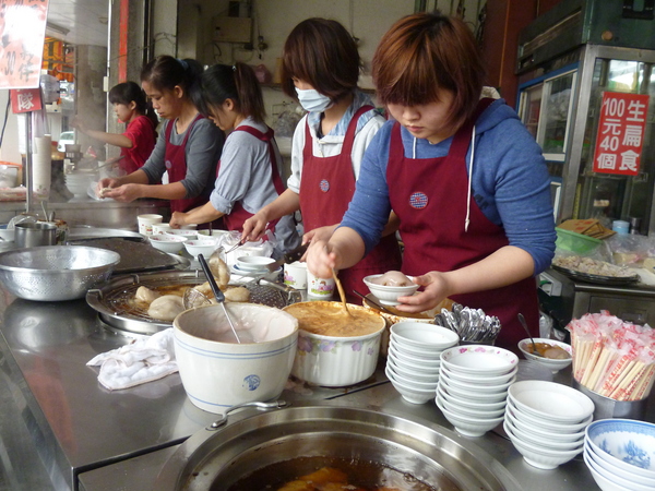 新金樹：【台中豐原】228假期台中行之古早好滋味－新金樹肉圓、扁食