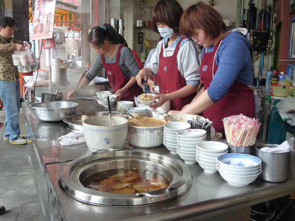 新金樹：【台中豐原】228假期台中行之古早好滋味－新金樹肉圓、扁食