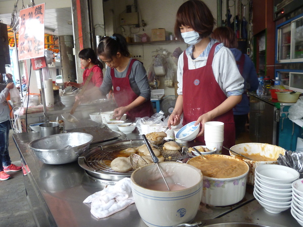 新金樹：【台中豐原】228假期台中行之古早好滋味－新金樹肉圓、扁食