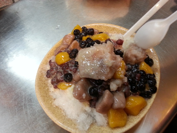 大甲芋頭城:雖然冬天 但是也要吃上一碗 芋園綜合冰~~~~