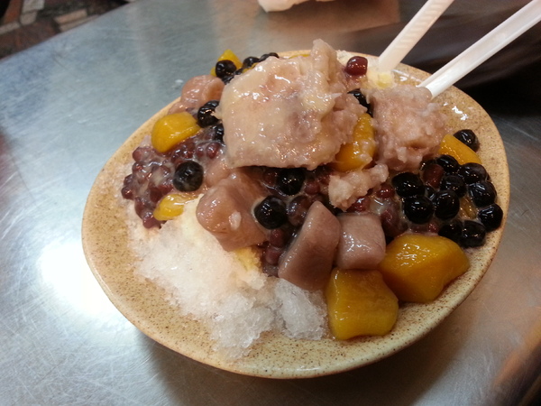 大甲芋頭城:雖然冬天 但是也要吃上一碗 芋園綜合冰~~~~