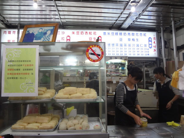 廟口紅茶：1020104[官本金文愛台灣]廟口紅茶好看的鋼管秀與好吃到想跳鋼管舞