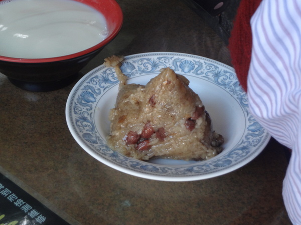 廟口紅茶：1020104[官本金文愛台灣]廟口紅茶好看的鋼管秀與好吃到想跳鋼管舞