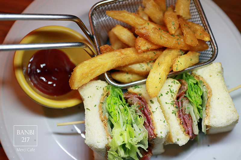 Banbi217 美食旅遊: Merci Cafe 不是二店而是搬家新址 板橋人氣早午餐店,下午茶,咖啡館,聚餐餐廳(捷運板橋站)