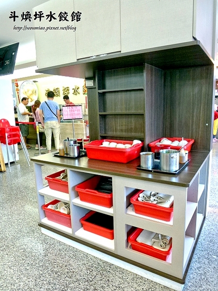 斗煥坪水餃館：【苗栗縣頭份鎮/食記】水餃館招牌不是水餃, 卻是蔥油餅, 雜不囉唆, 酸辣湯？ ✿✿ 斗煥坪水餃館 ✿✿