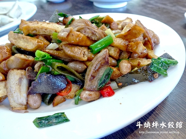 斗煥坪水餃館：【苗栗縣頭份鎮/食記】水餃館招牌不是水餃, 卻是蔥油餅, 雜不囉唆, 酸辣湯？ ✿✿ 斗煥坪水餃館 ✿✿