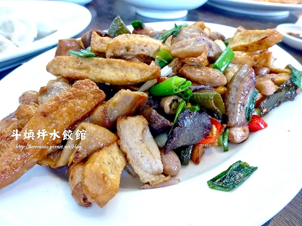 斗煥坪水餃館：【苗栗縣頭份鎮/食記】水餃館招牌不是水餃, 卻是蔥油餅, 雜不囉唆, 酸辣湯？ ✿✿ 斗煥坪水餃館 ✿✿